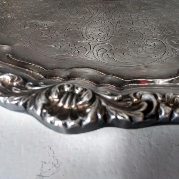 Vintage Chippendale Silverplate 12" Round Footed Platter Tray - Picture 5 of 8
